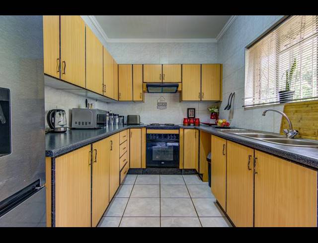 2 BEDROOM APARTMENT FOR SALE IN BERTON PARK